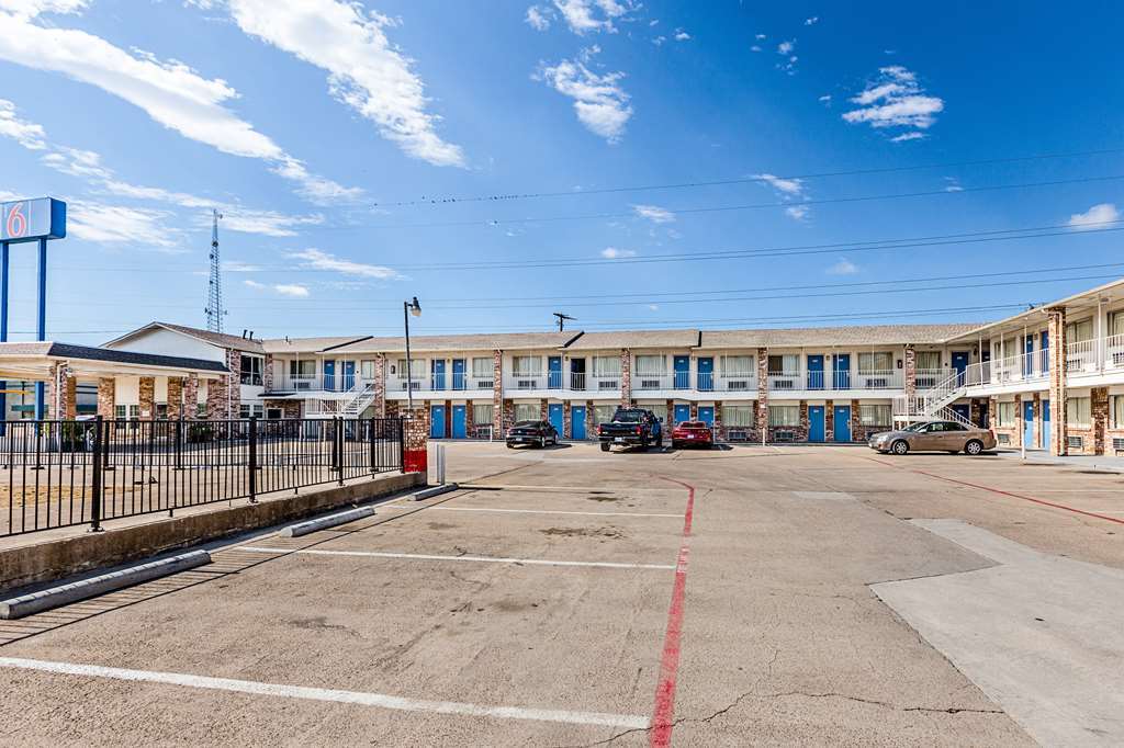 Motel 6 Fort Worth - Northside المظهر الخارجي الصورة